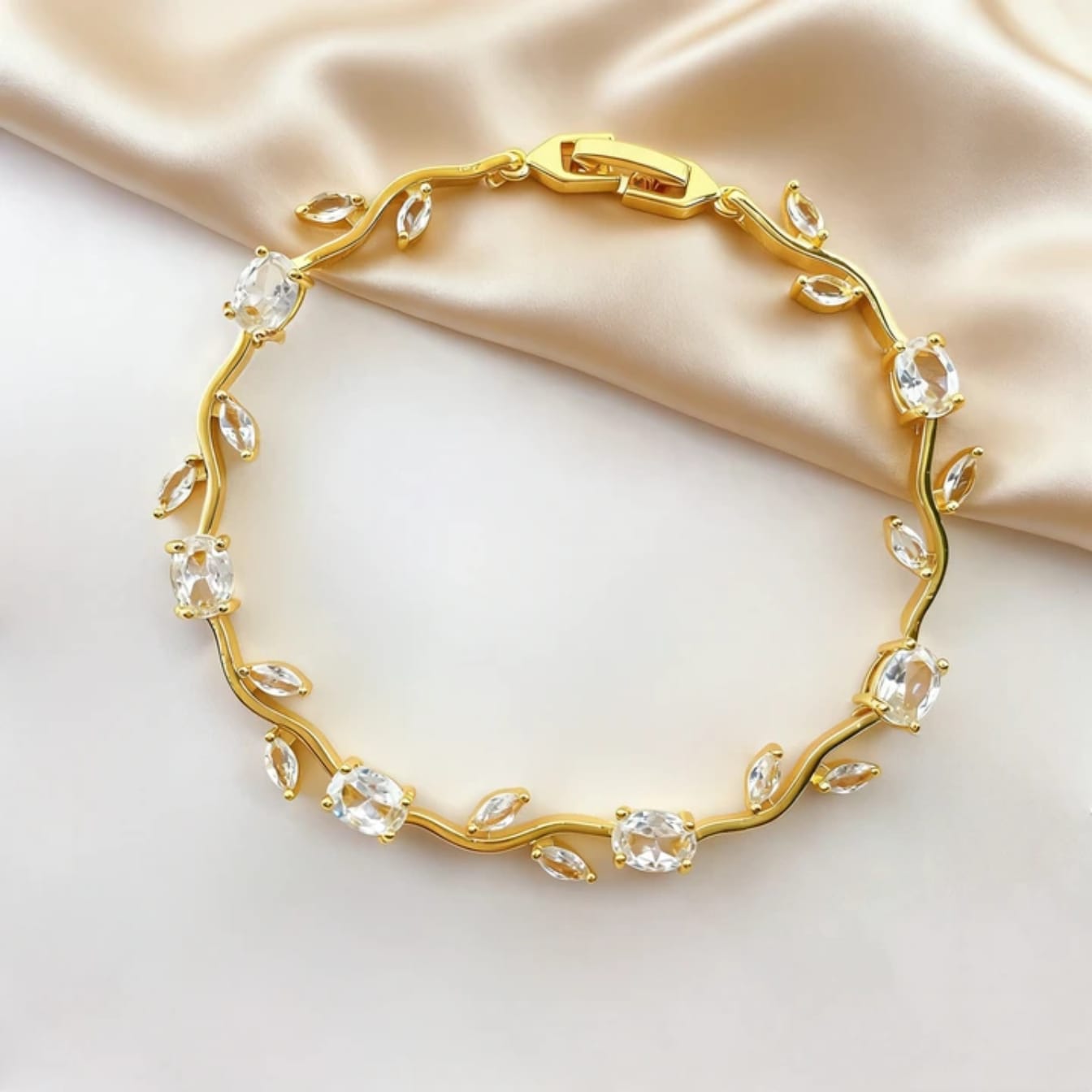 Korean Style White Flower Tulip Heart Bracelet